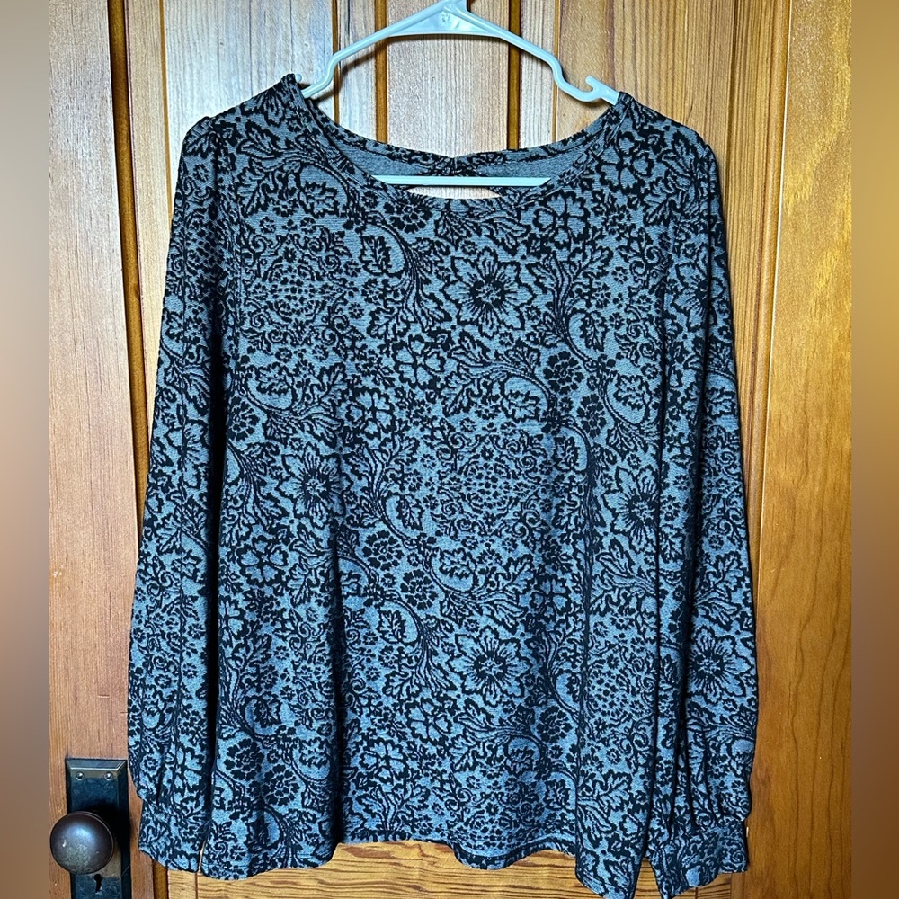 Black & Grey - Floral Embossed Top - Size Large - LOFT - Like New